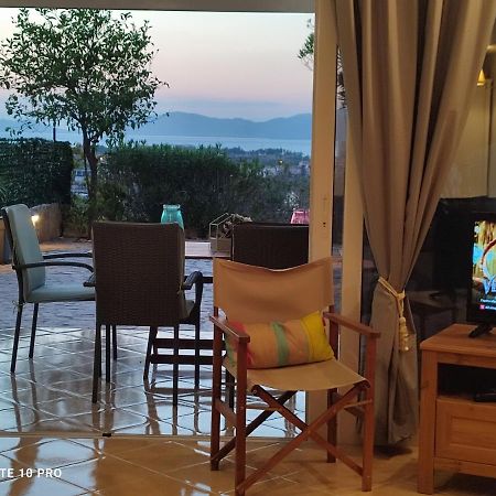 Andrew'S Sunset View Apartment Loutráki Exteriér fotografie